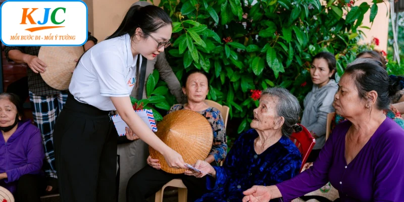 Triển khai chương trình chia sẻ yêu thương sau cơn bão số 5